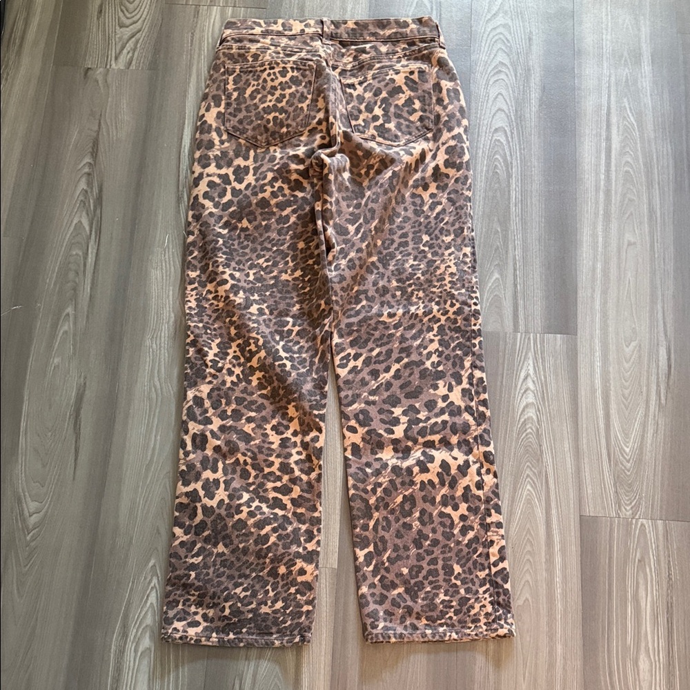 Abercrombie & Fitch Leopard-Print Low-Rise Jeans - Brown/Tan - Picture 3 of 3